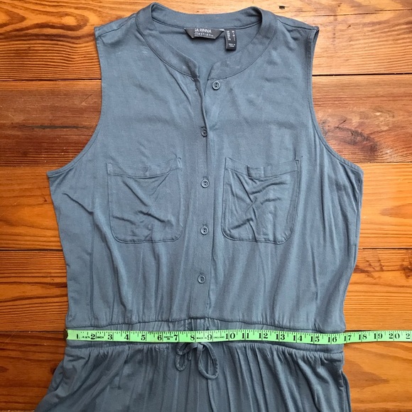 Lisa Rinna Collection Soft Gray Stretch Jumpsuit, EUC, M - Picture 8 of 16